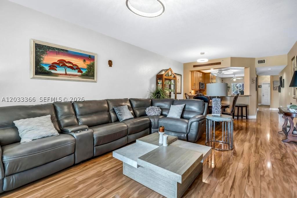 SOUTHAMPTON CONDOMINIUM F - Residential