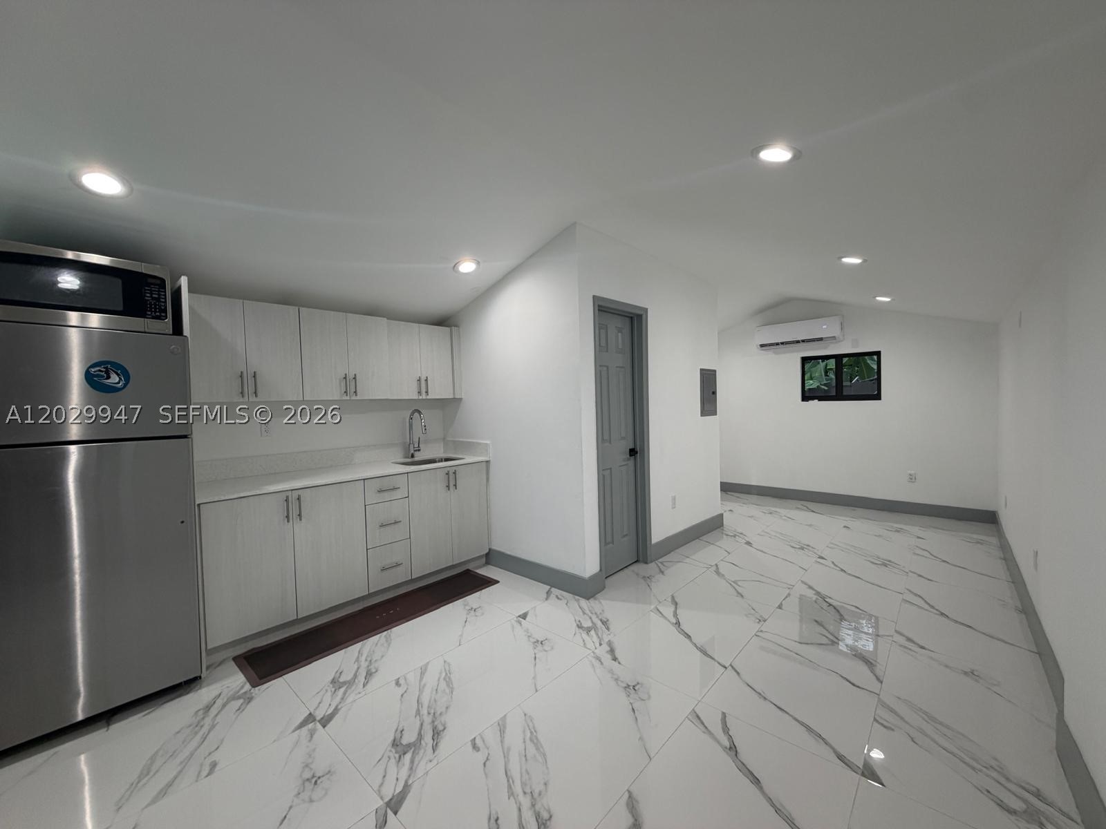 CAROL CITY LAKE STEVEN ES - Residential Lease