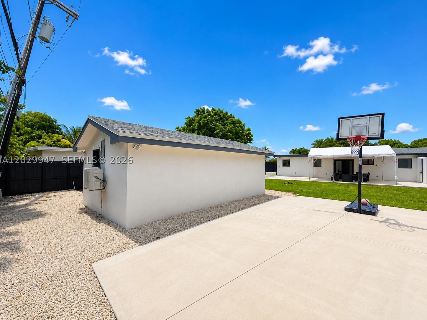 CAROL CITY LAKE STEVEN ES - Residential Lease