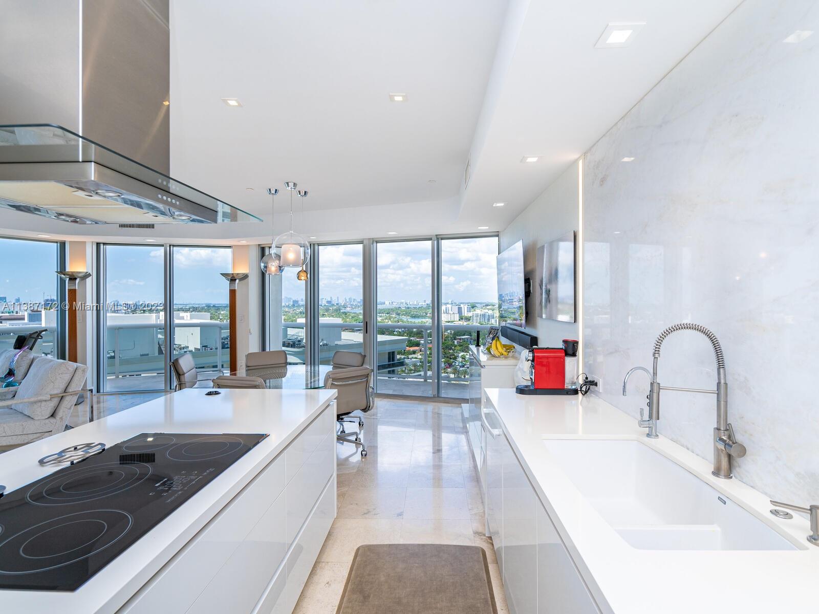 MAJESTIC TOWER - Residential