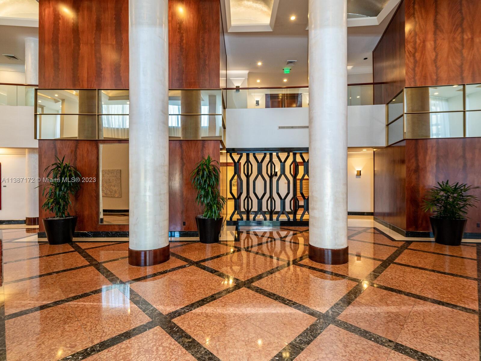 MAJESTIC TOWER - Residential