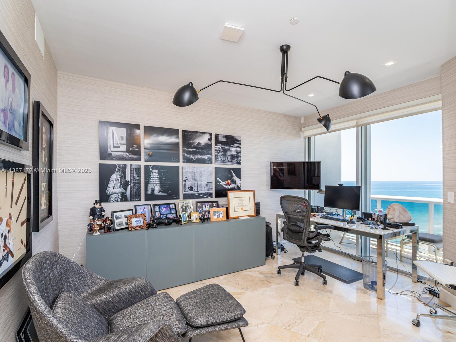 MAJESTIC TOWER - Residential