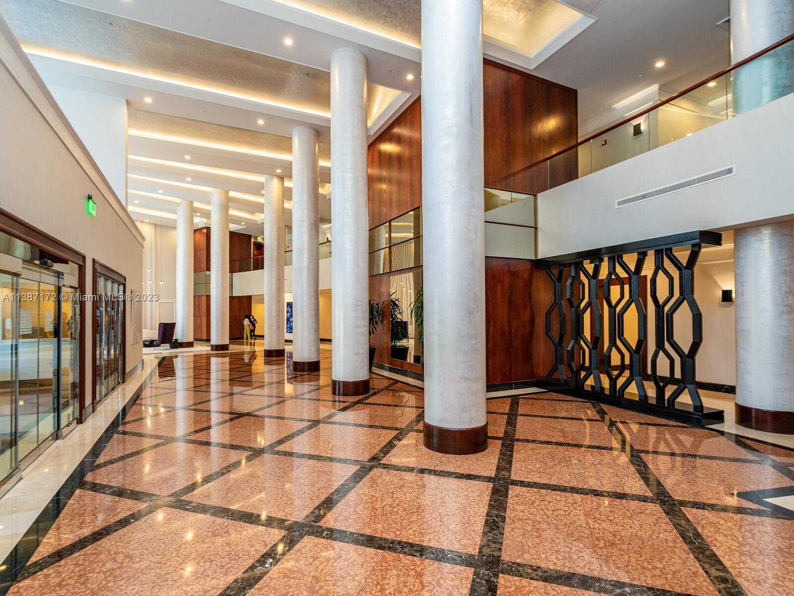 MAJESTIC TOWER - Residential