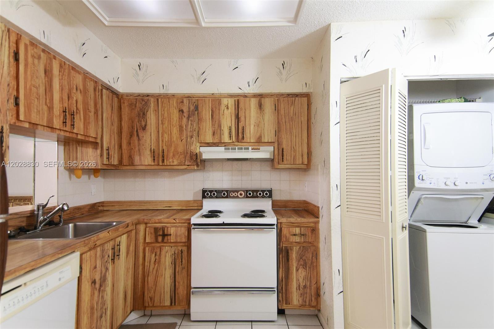 PALM LAKES CONDO - Residential