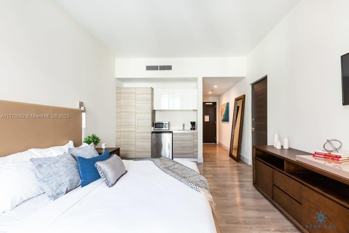 COSTA HOLLYWOOD CONDO - Residential