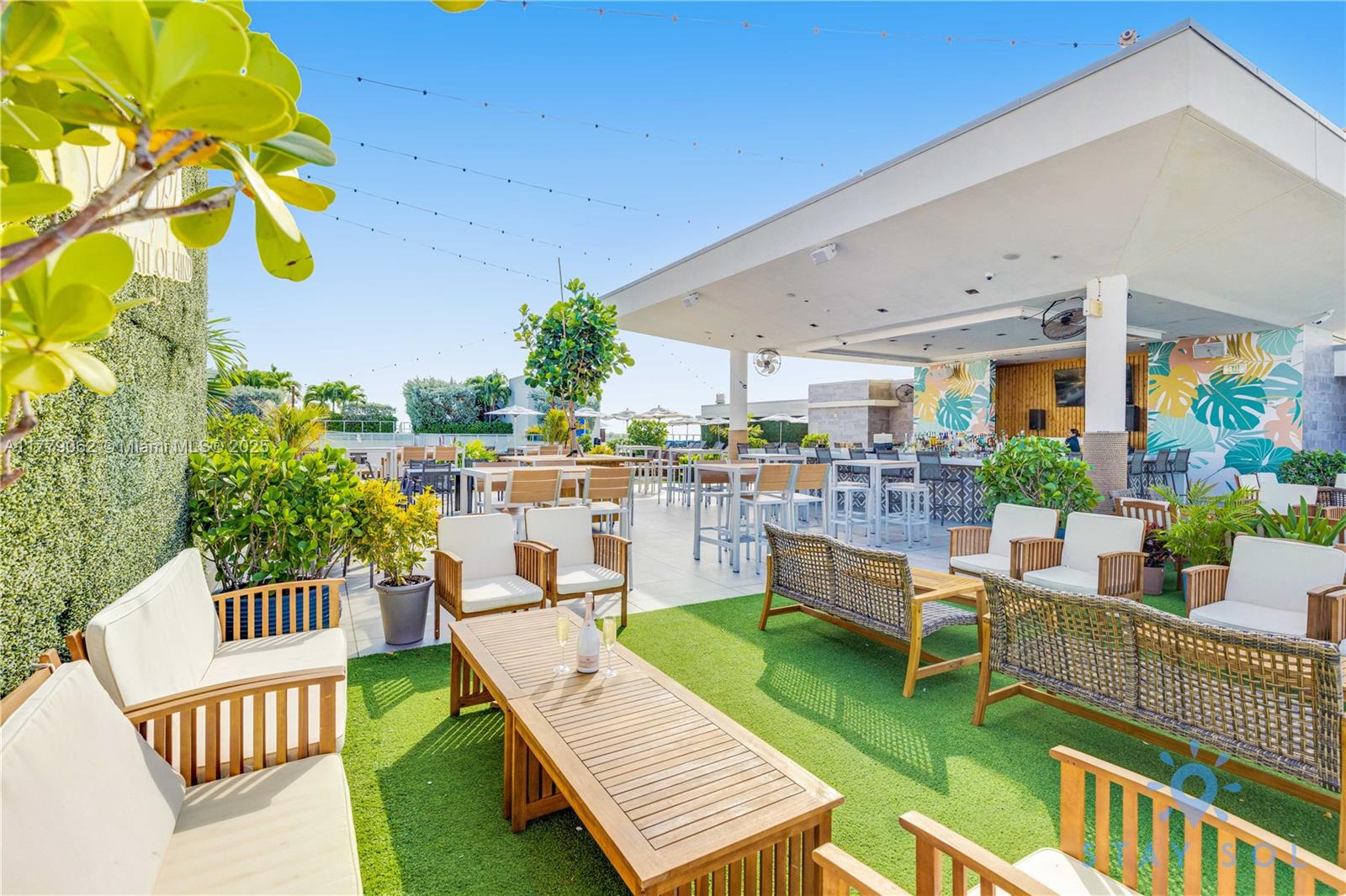 COSTA HOLLYWOOD CONDO - Residential