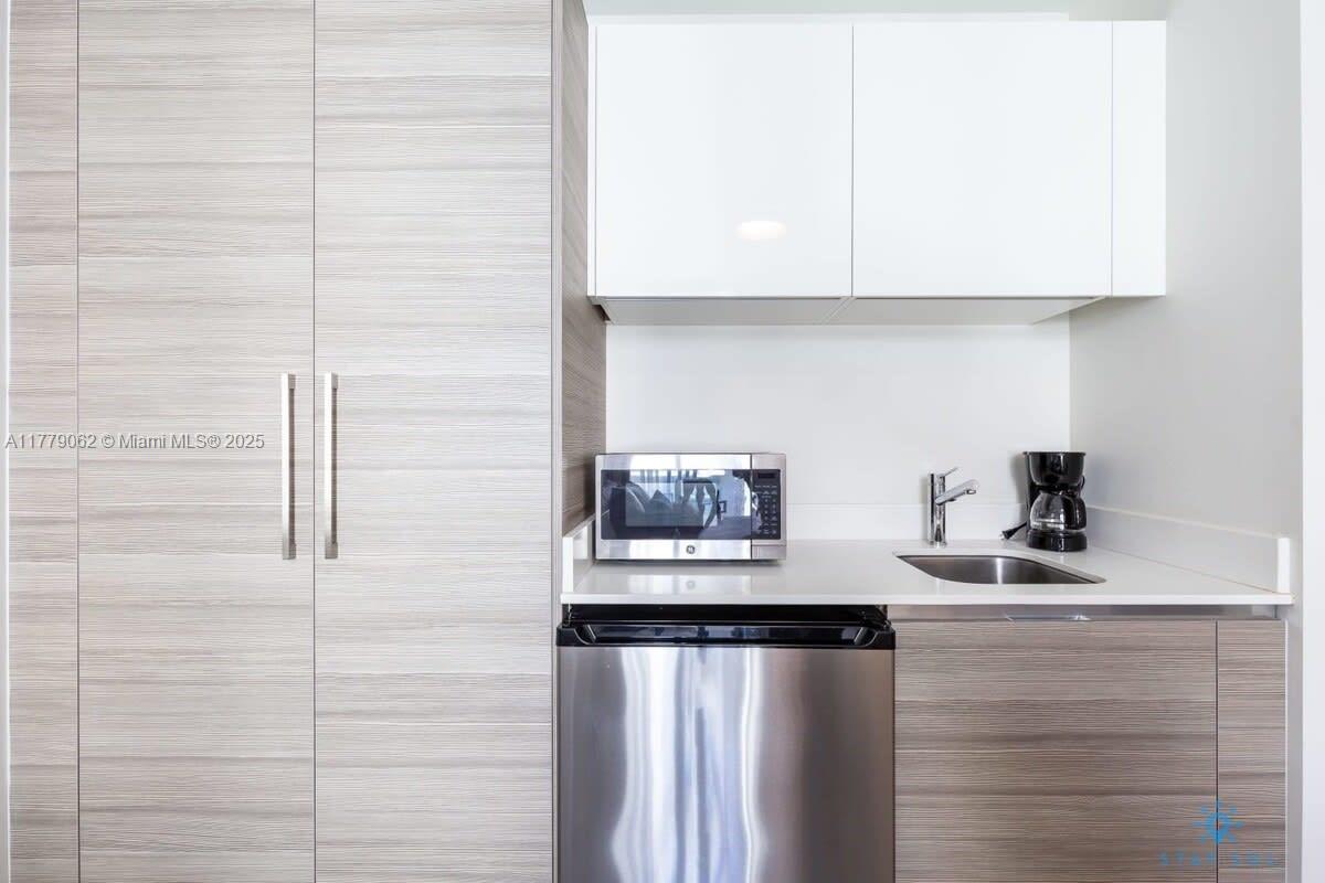 COSTA HOLLYWOOD CONDO - Residential