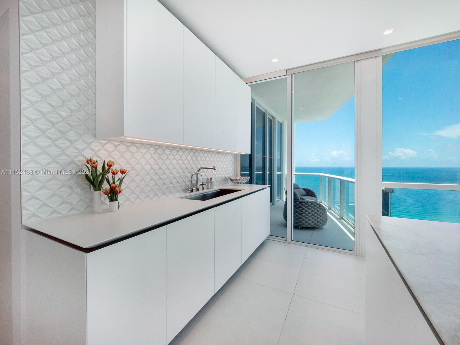 CONTINUUM ON SOUTH BEACH - Residential