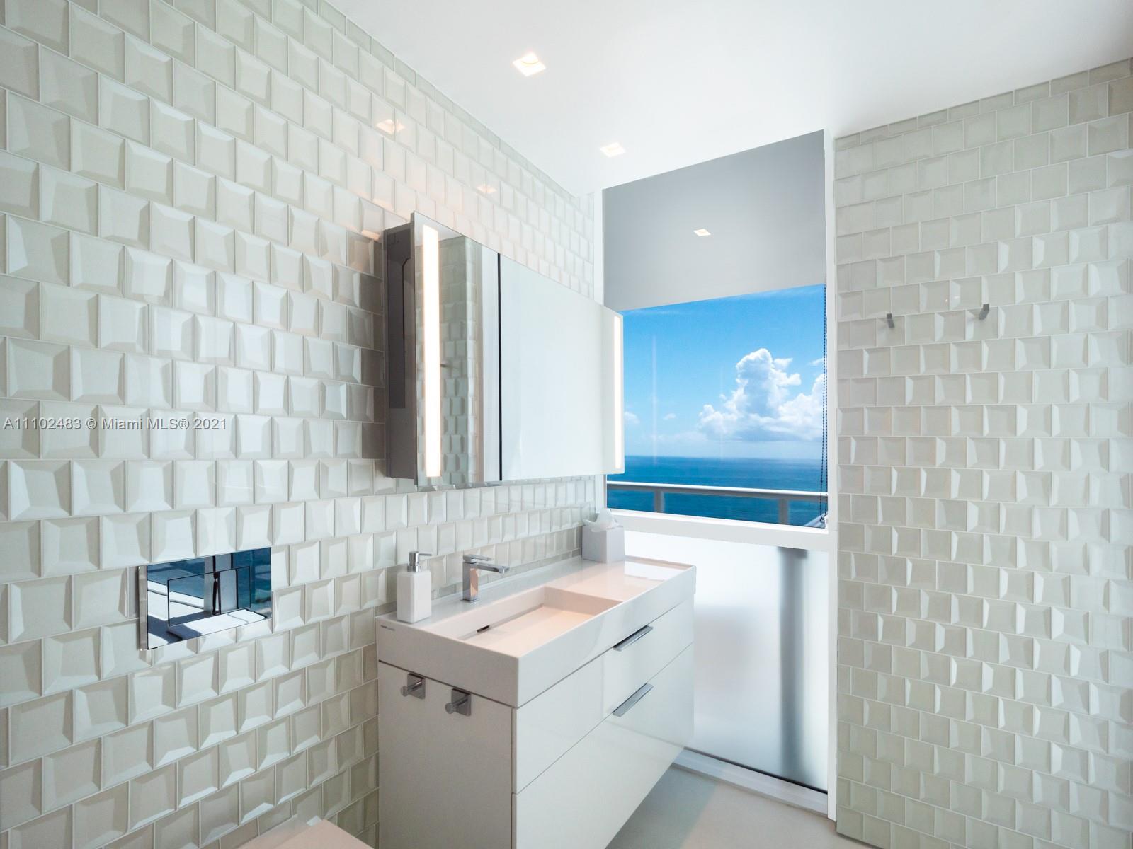 CONTINUUM ON SOUTH BEACH - Residential
