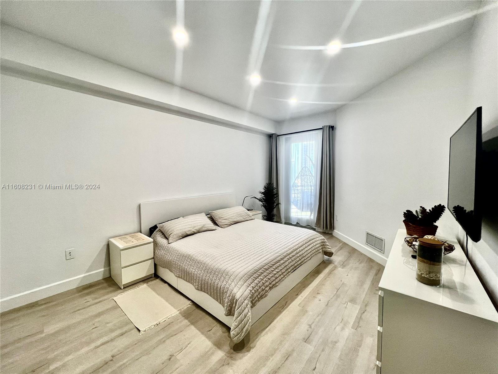 RADIUS CONDO - Residential