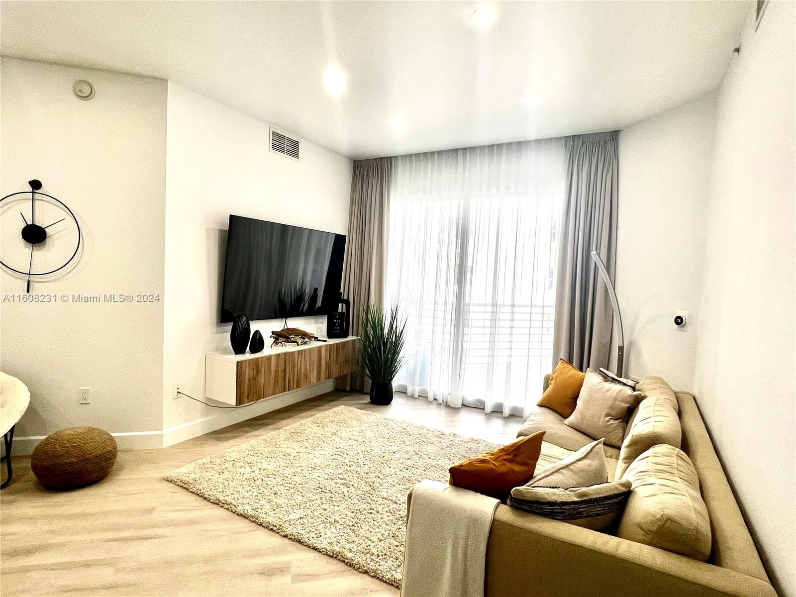 RADIUS CONDO - Residential