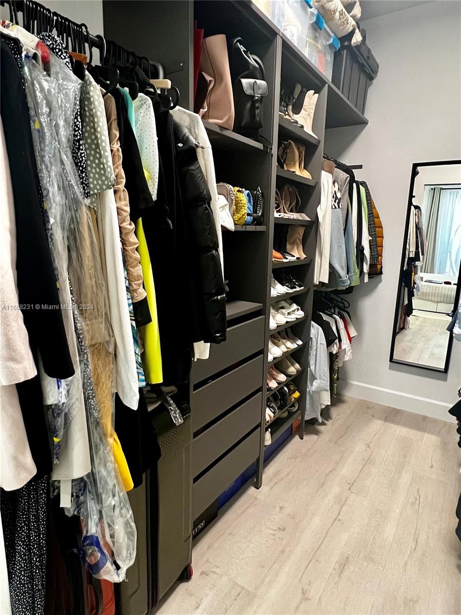 RADIUS CONDO - Residential