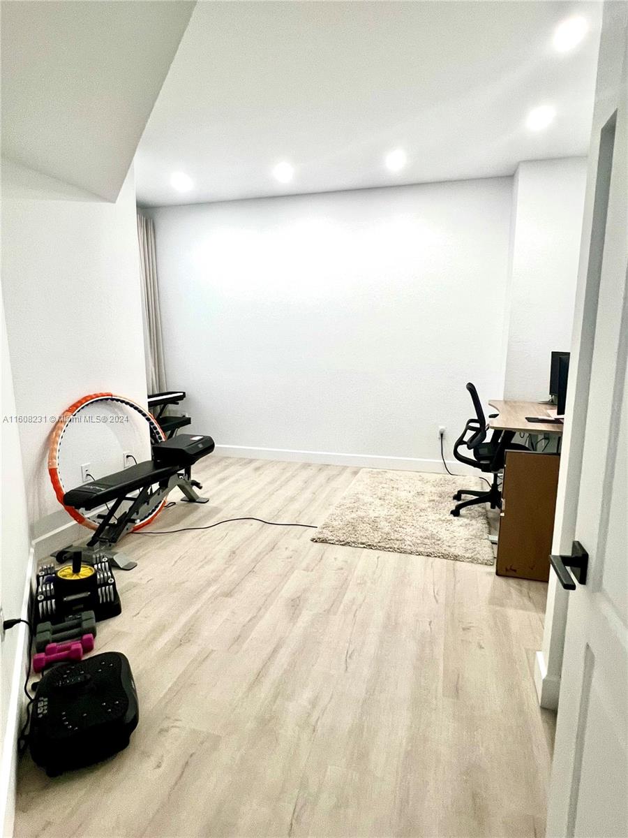 RADIUS CONDO - Residential