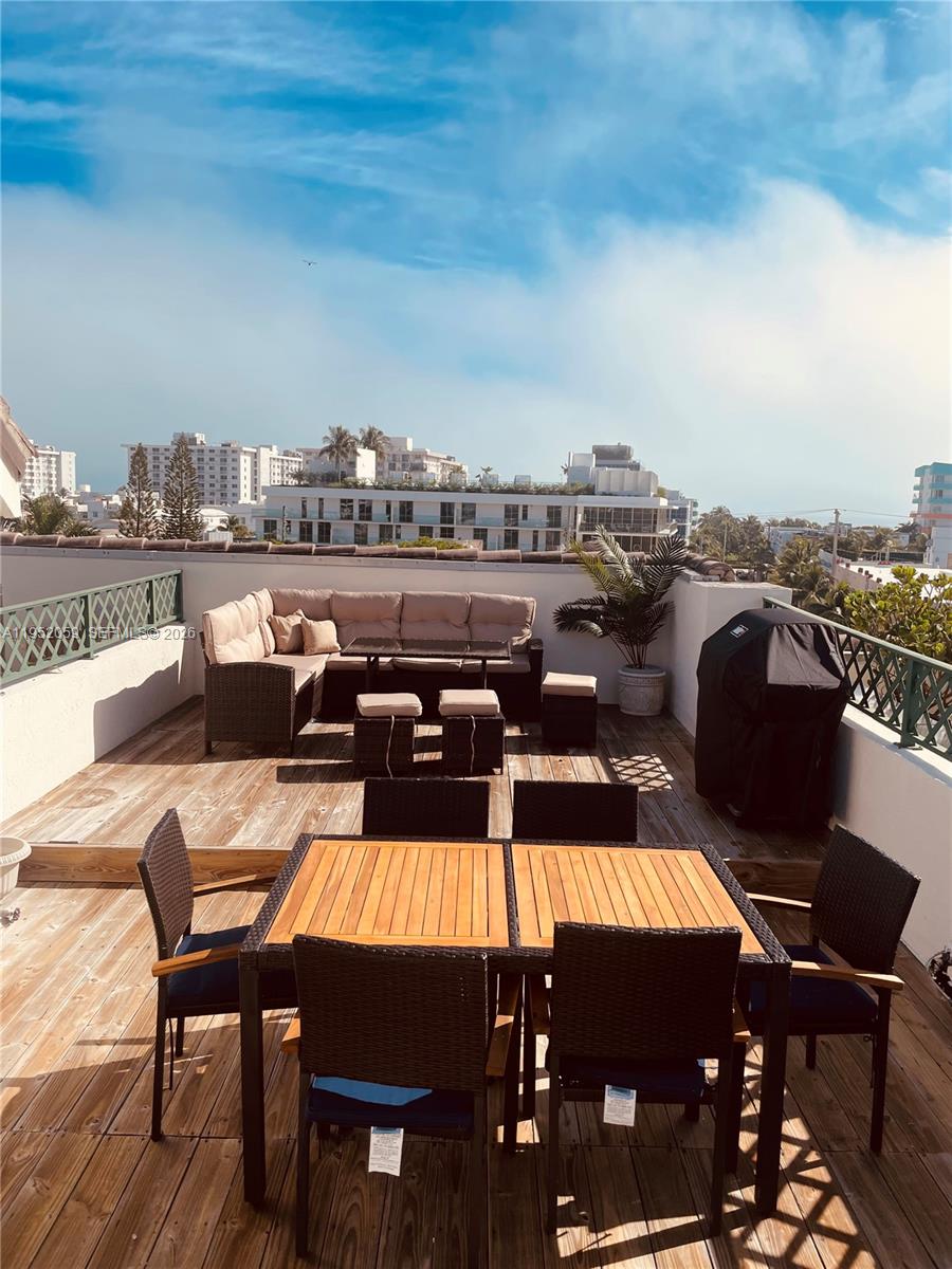 ARMITAGE PLACE NO 3 CONDO - Residential