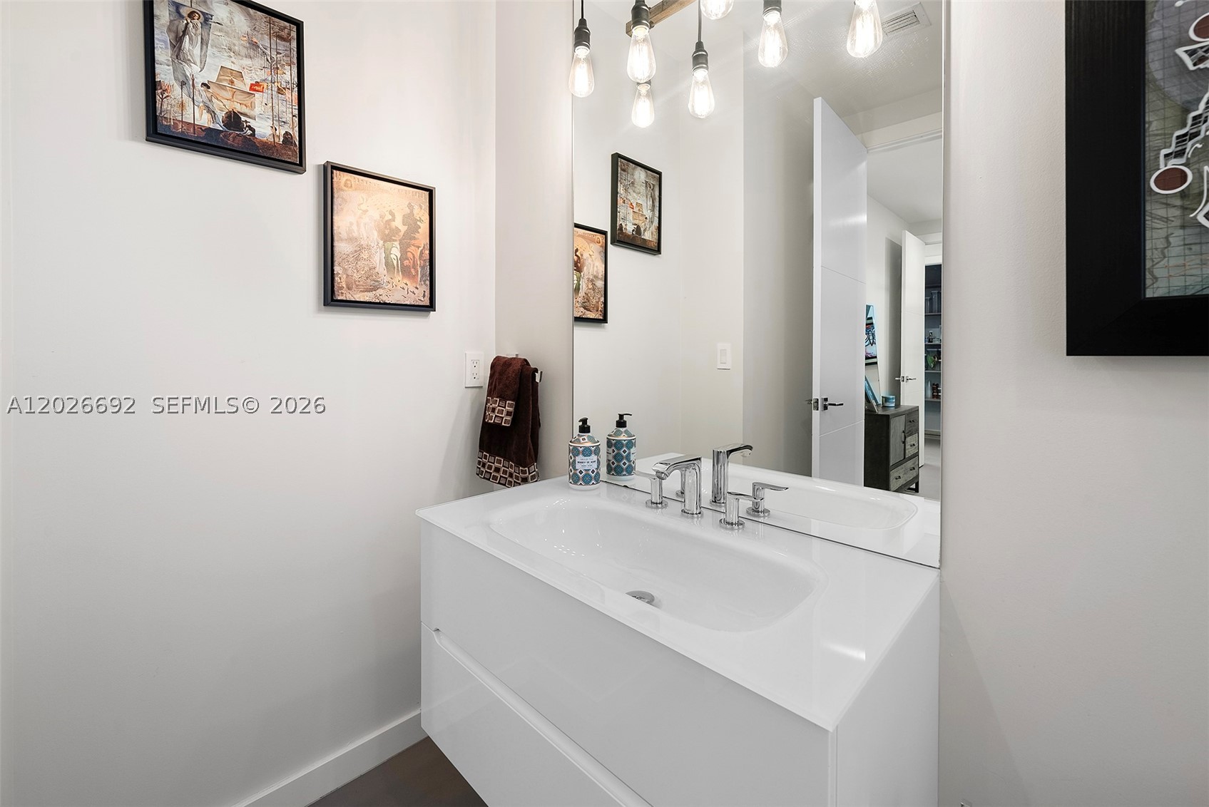 PINECREST VILLAS 2 ADDN - Residential Lease