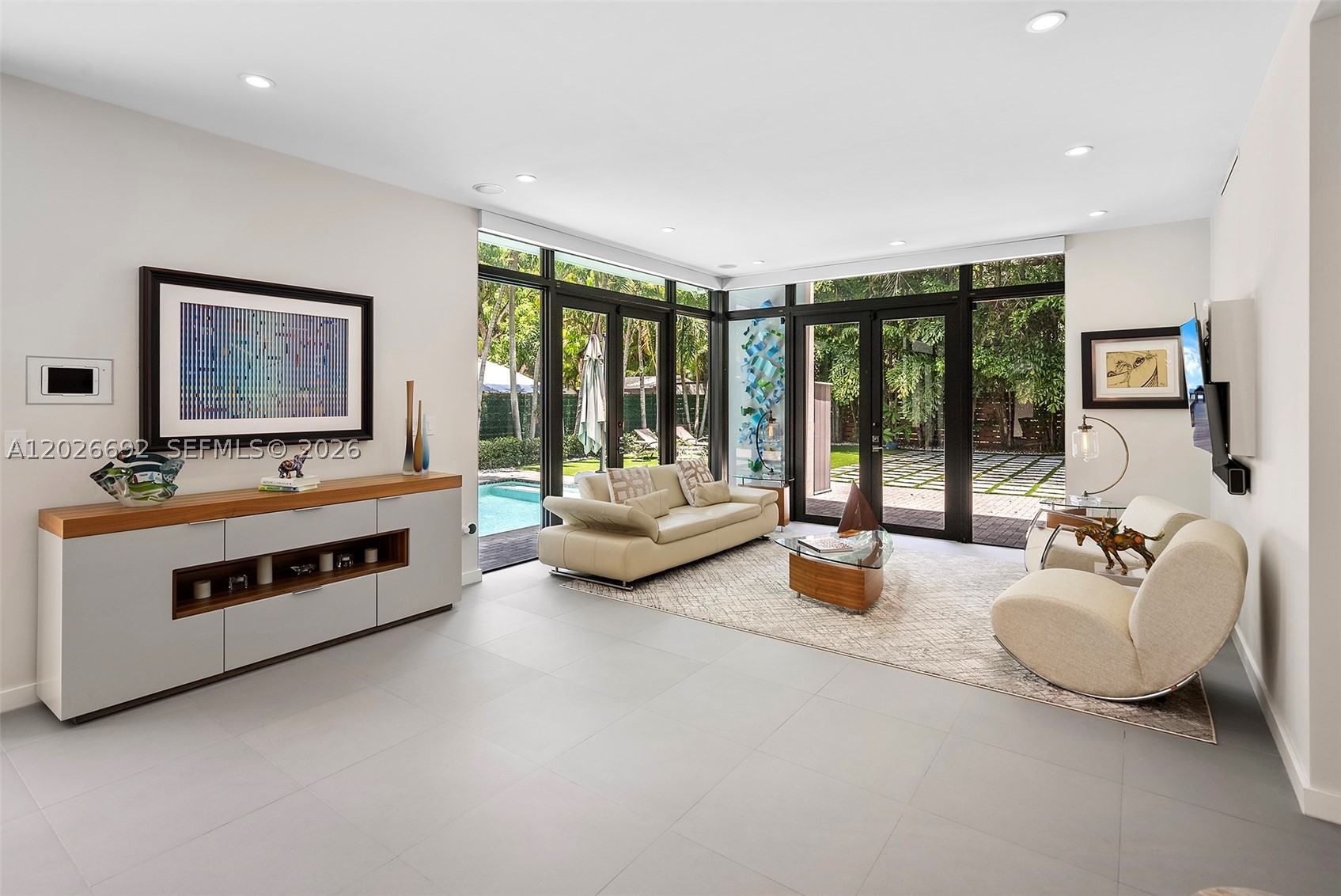 PINECREST VILLAS 2 ADDN - Residential Lease