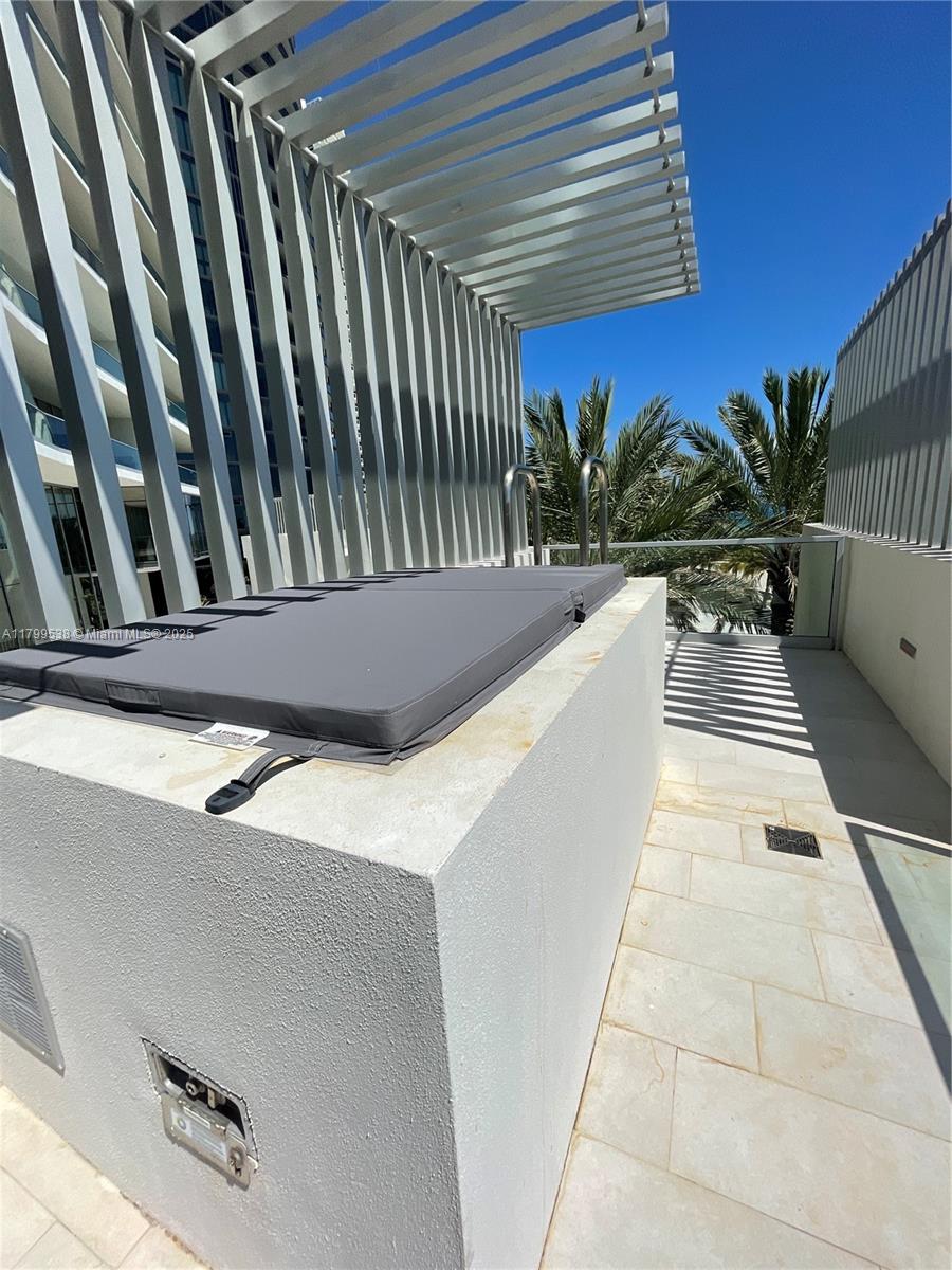 Turnberry Ocean Club - Residential