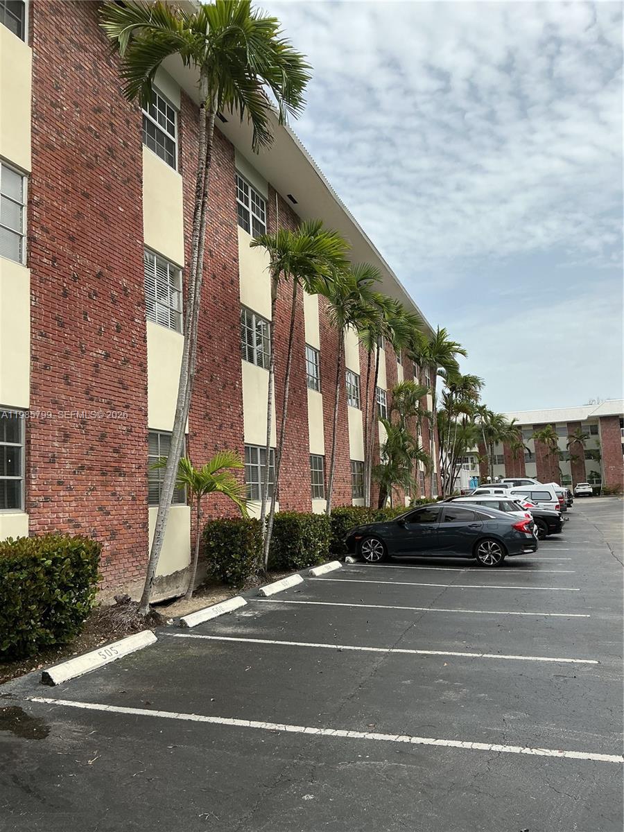 Prime location surrounded by multi million dollar homes and accross the street from Pier 66 hotel and residences. 5 minutes to Las Olas Blvd, the beach, restaurants,shopping,banks, post office pharmacies,Port Everglades, Airport. Building allows inmediate  rentals and 2 pets up to 30 lbs( fully grown) . Complex is going through renovations. Assessment in place ( call for details). Unit is tenant occupied. 24 hr notice required. Ideal for investors!!Call agent today.
