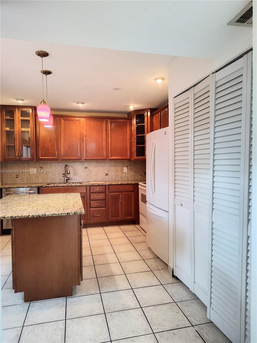 APPLE CREEK - Residential