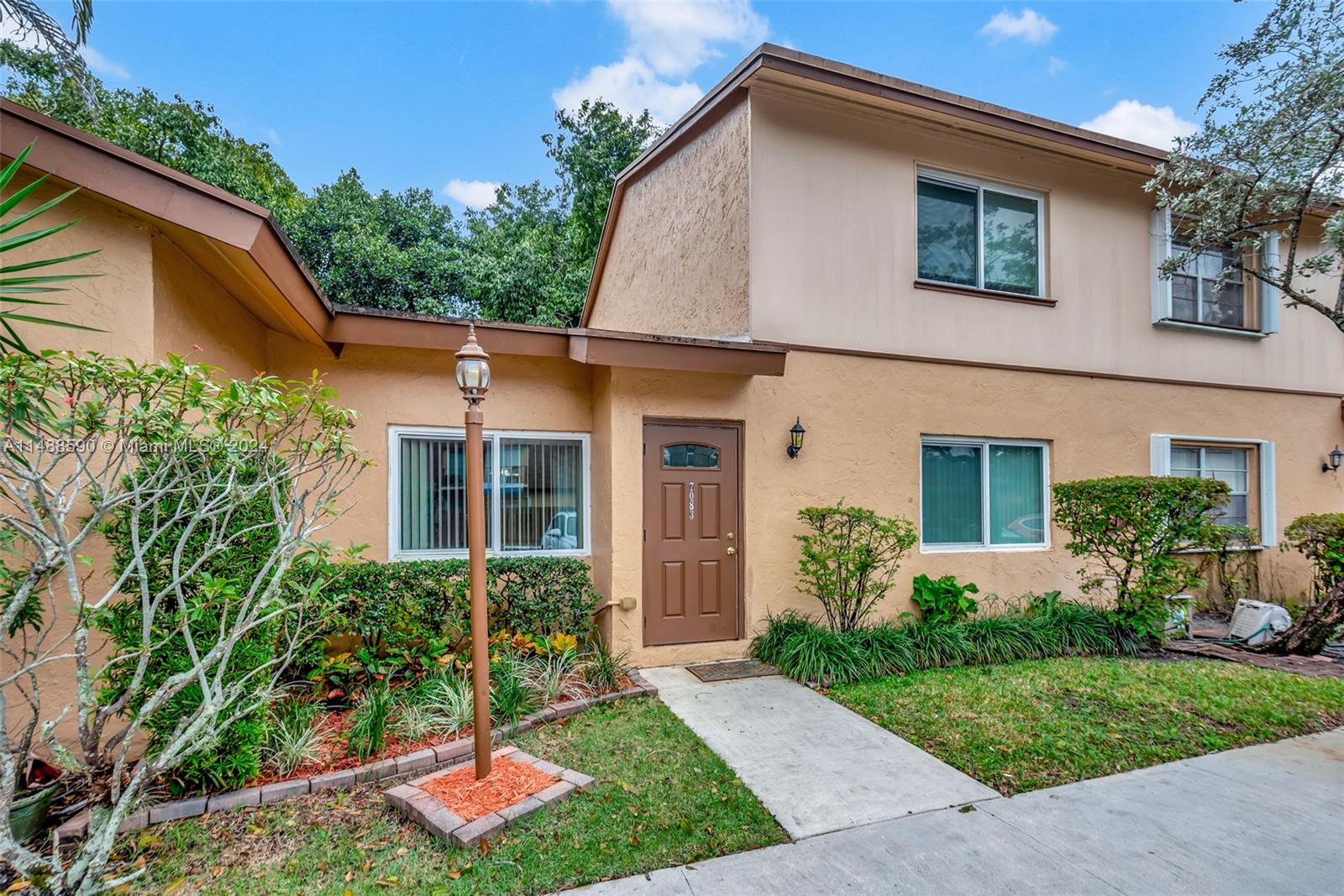 APPLE CREEK - Residential