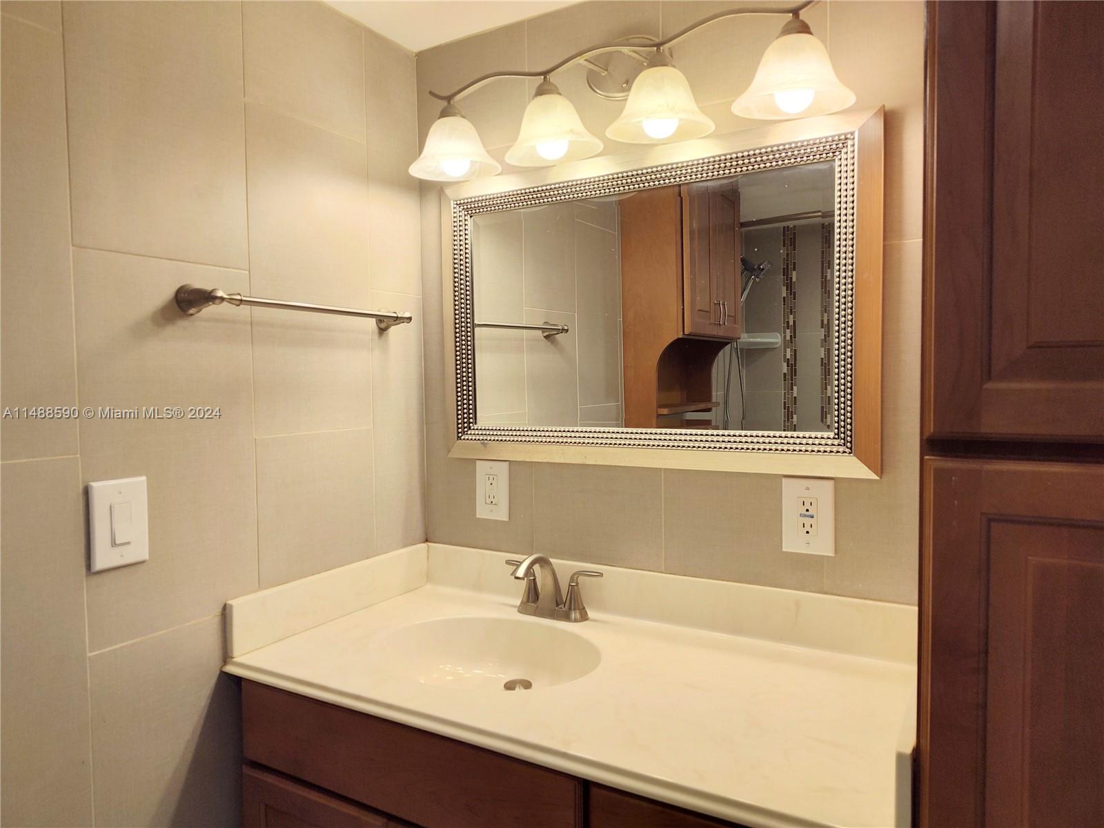 APPLE CREEK - Residential