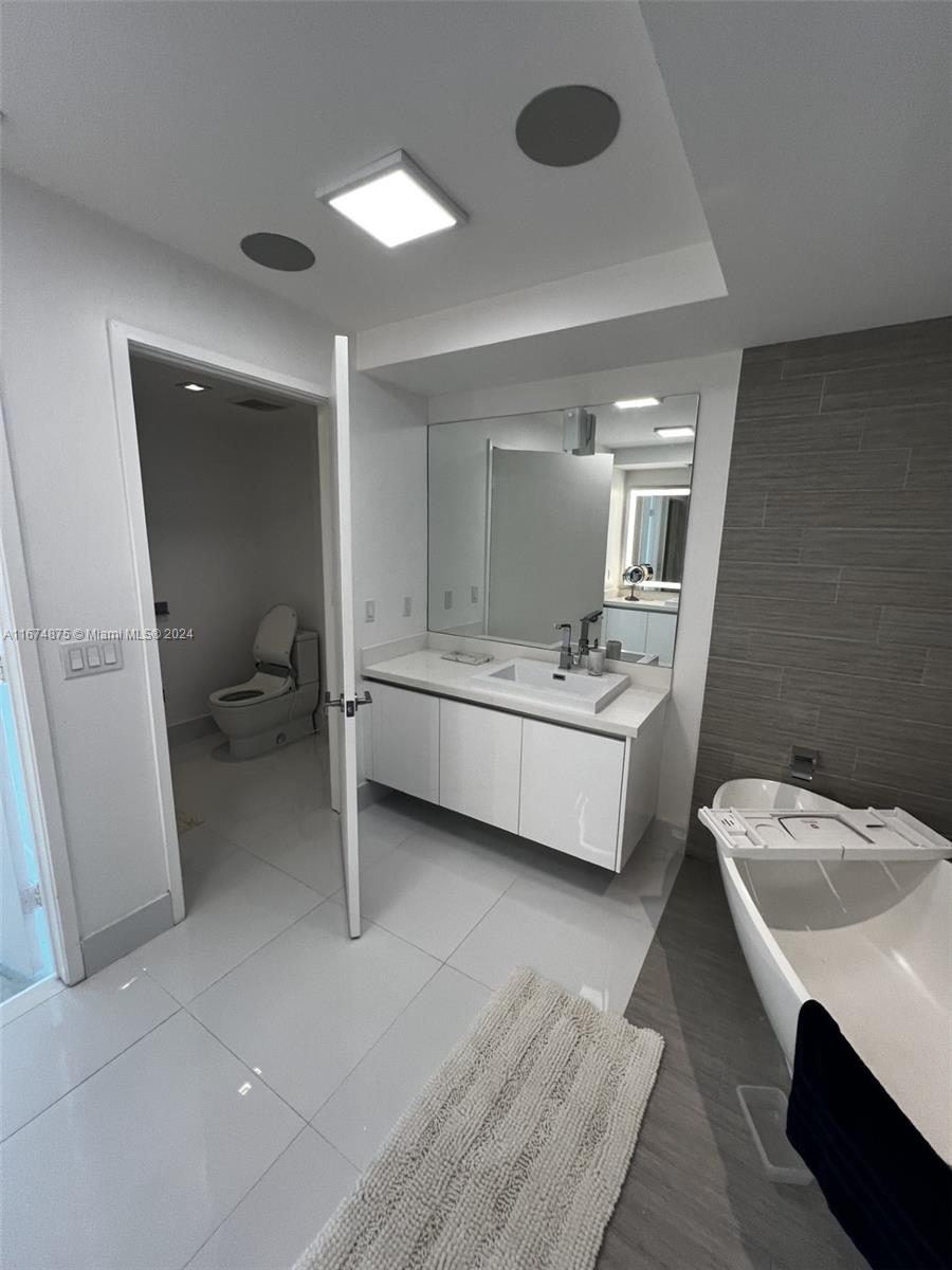 PARQUE TOWERS CONDO - Residential Lease