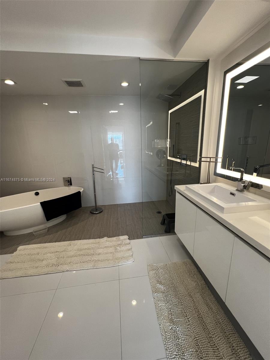 PARQUE TOWERS CONDO - Residential Lease