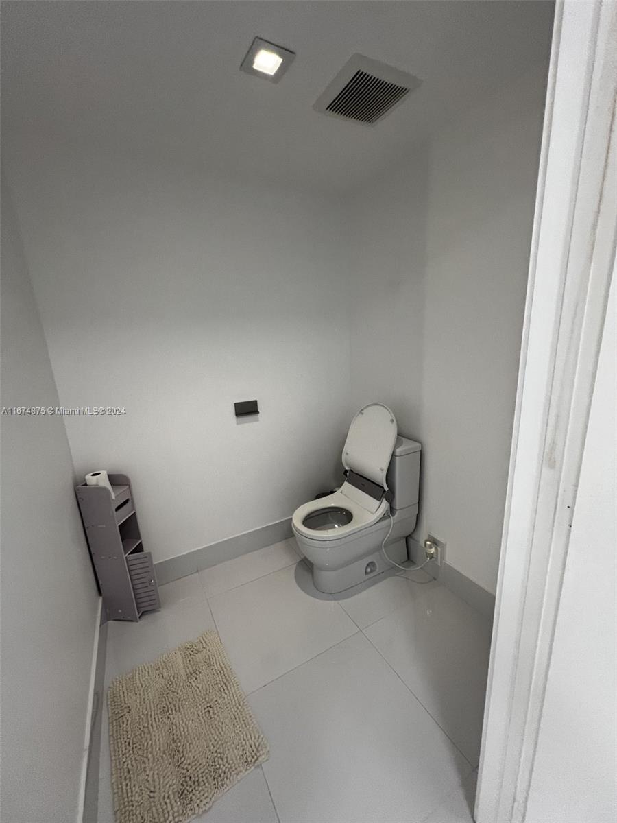 PARQUE TOWERS CONDO - Residential Lease