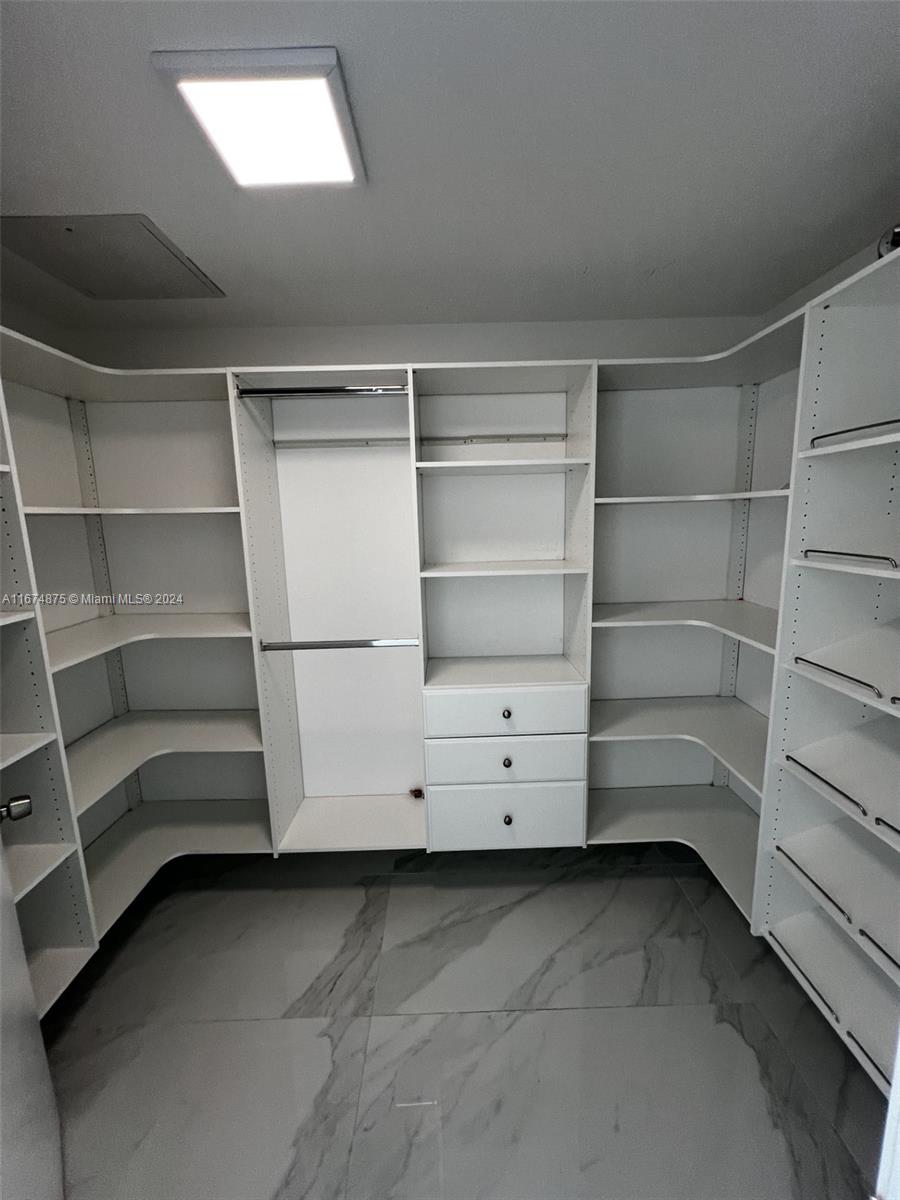 PARQUE TOWERS CONDO - Residential Lease
