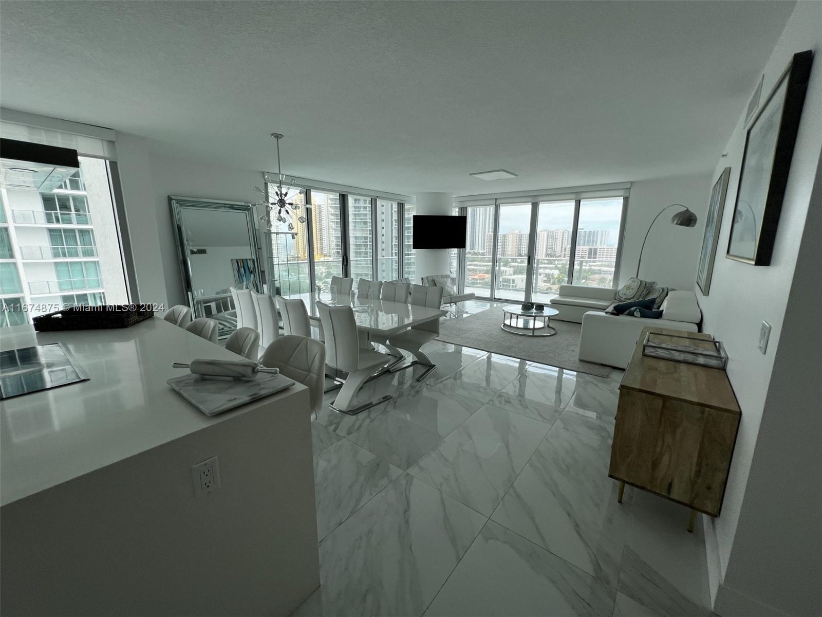 PARQUE TOWERS CONDO - Residential Lease