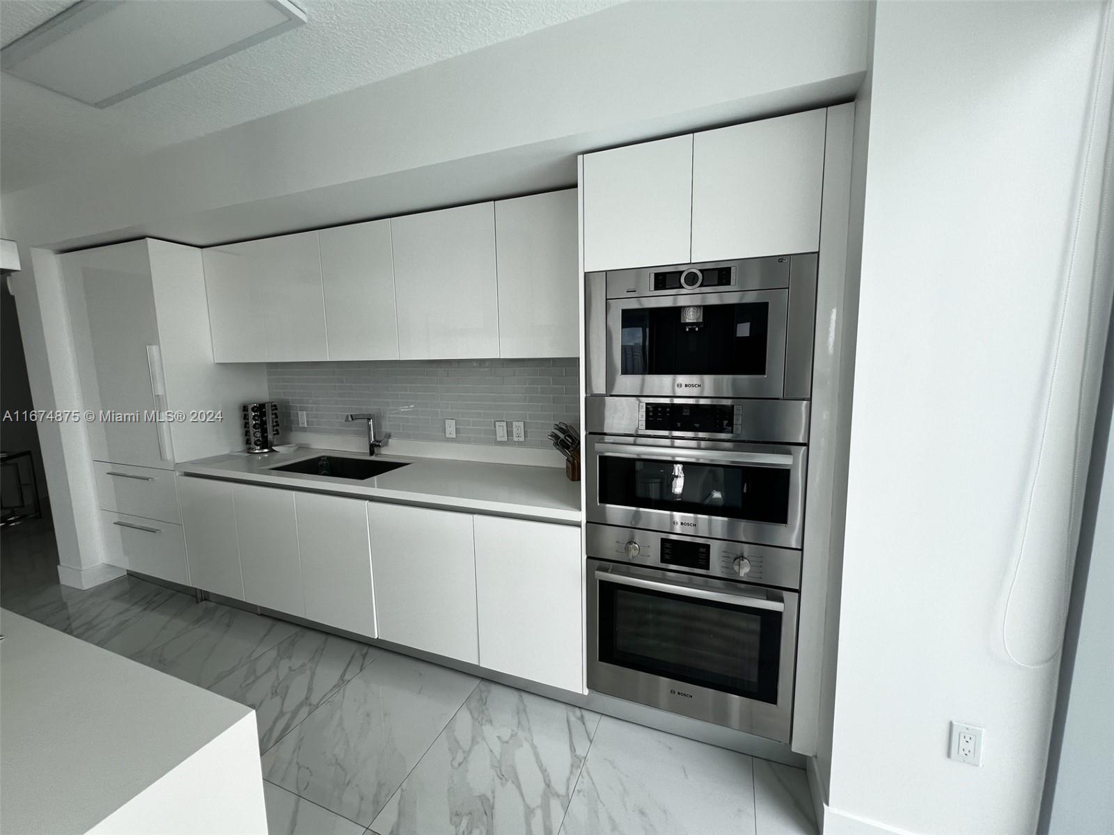 PARQUE TOWERS CONDO - Residential Lease