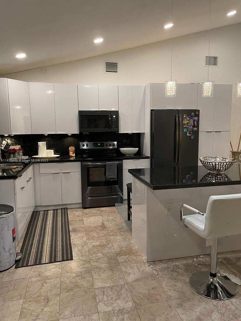 CALUSA CLUB ESTS, 7TH ADD - Residential Lease