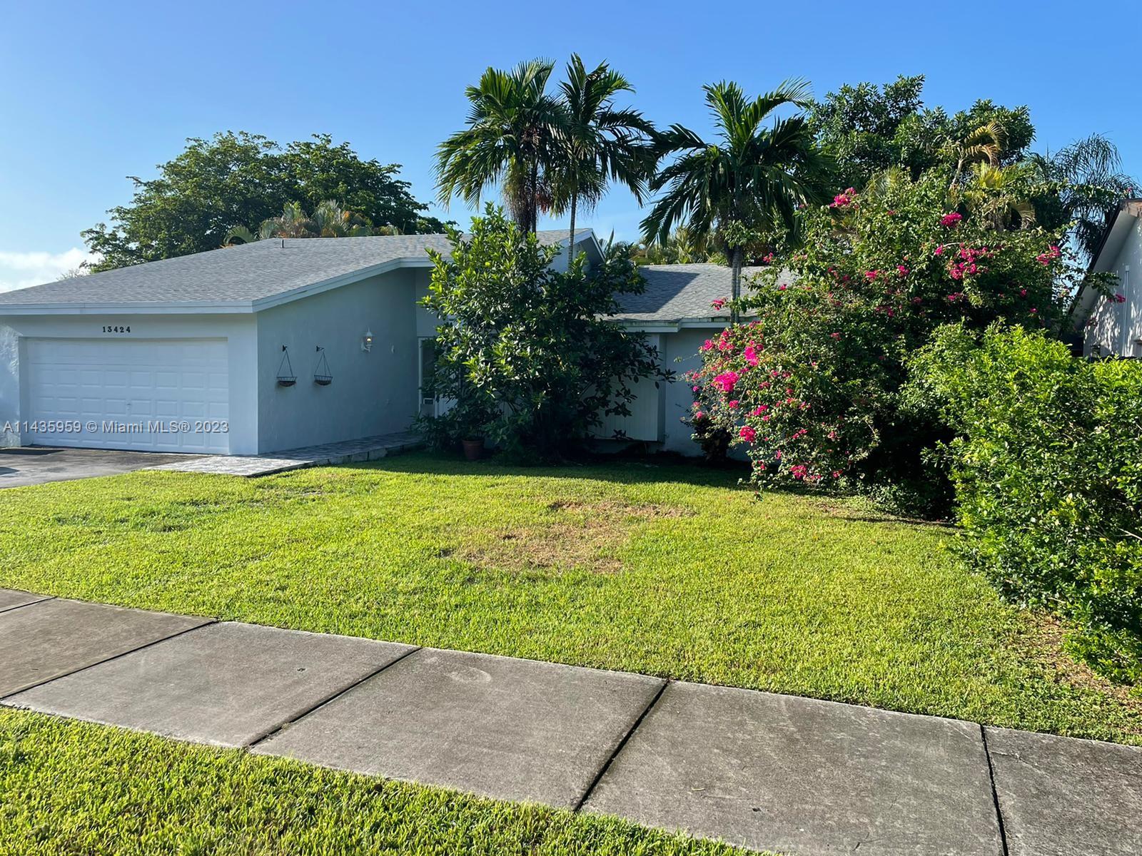 CALUSA CLUB ESTS, 7TH ADD - Residential Lease