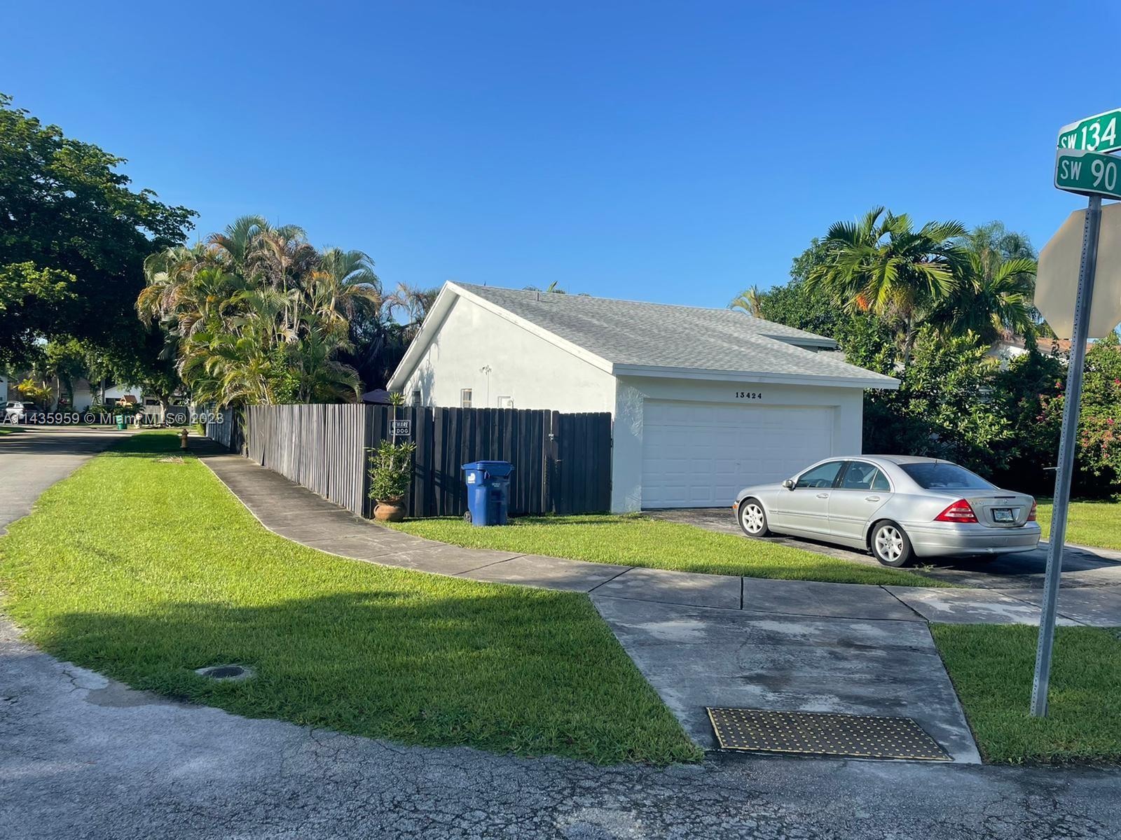 CALUSA CLUB ESTS, 7TH ADD - Residential Lease
