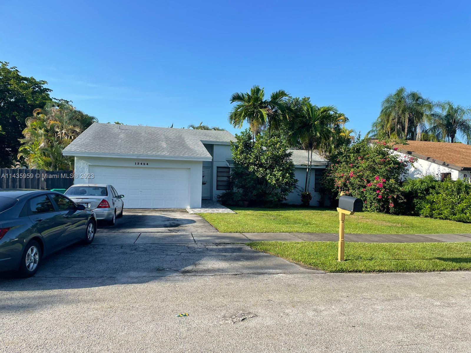 CALUSA CLUB ESTS, 7TH ADD - Residential Lease