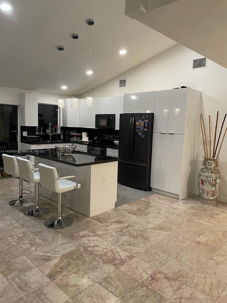 CALUSA CLUB ESTS, 7TH ADD - Residential Lease