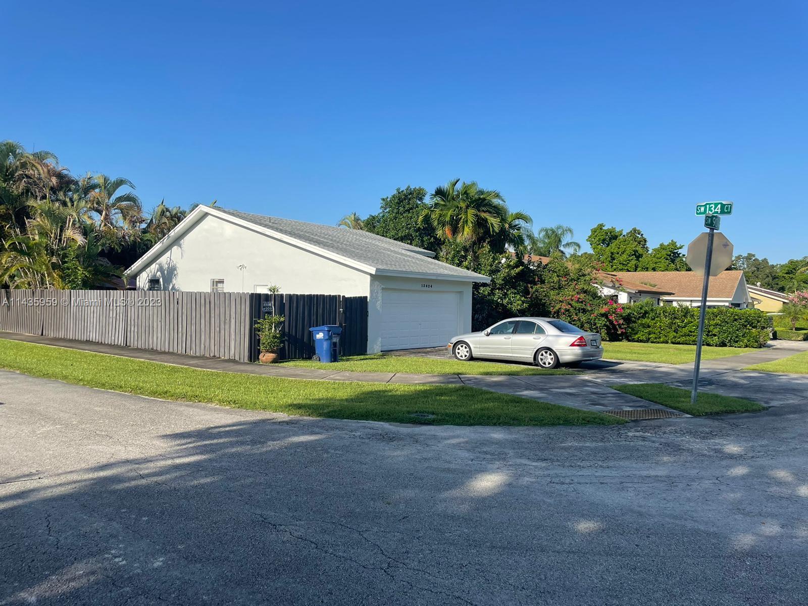 CALUSA CLUB ESTS, 7TH ADD - Residential Lease