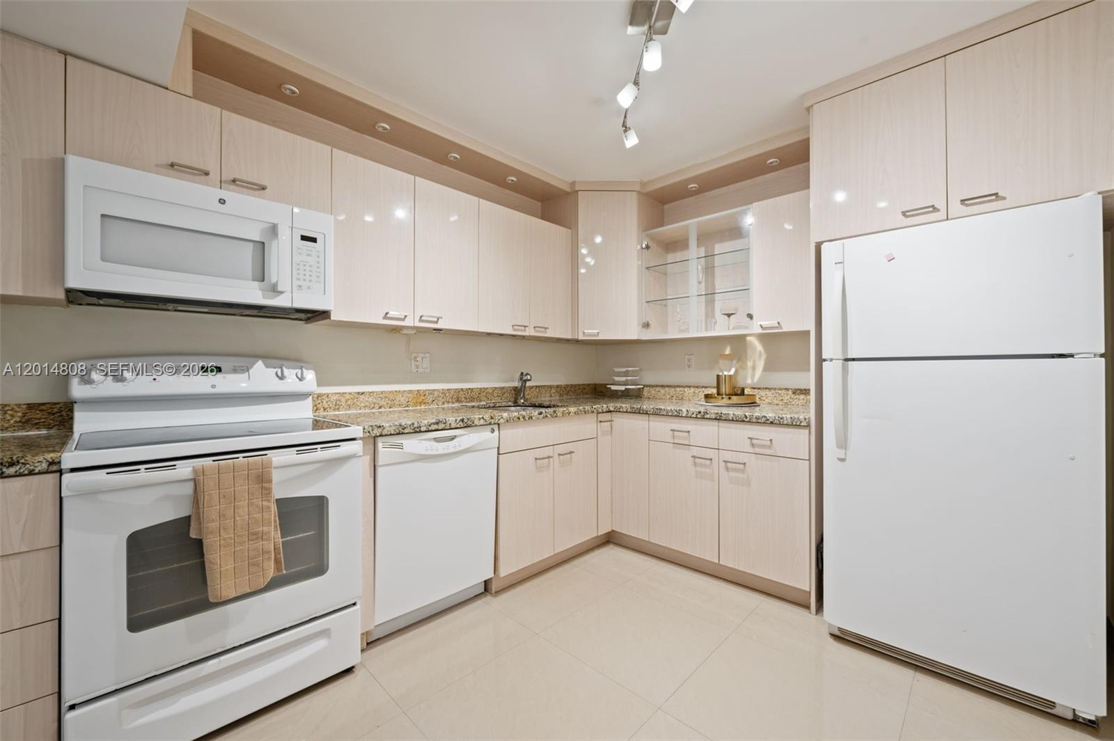 PLAZA TOWERS NORTH CONDO - Residential