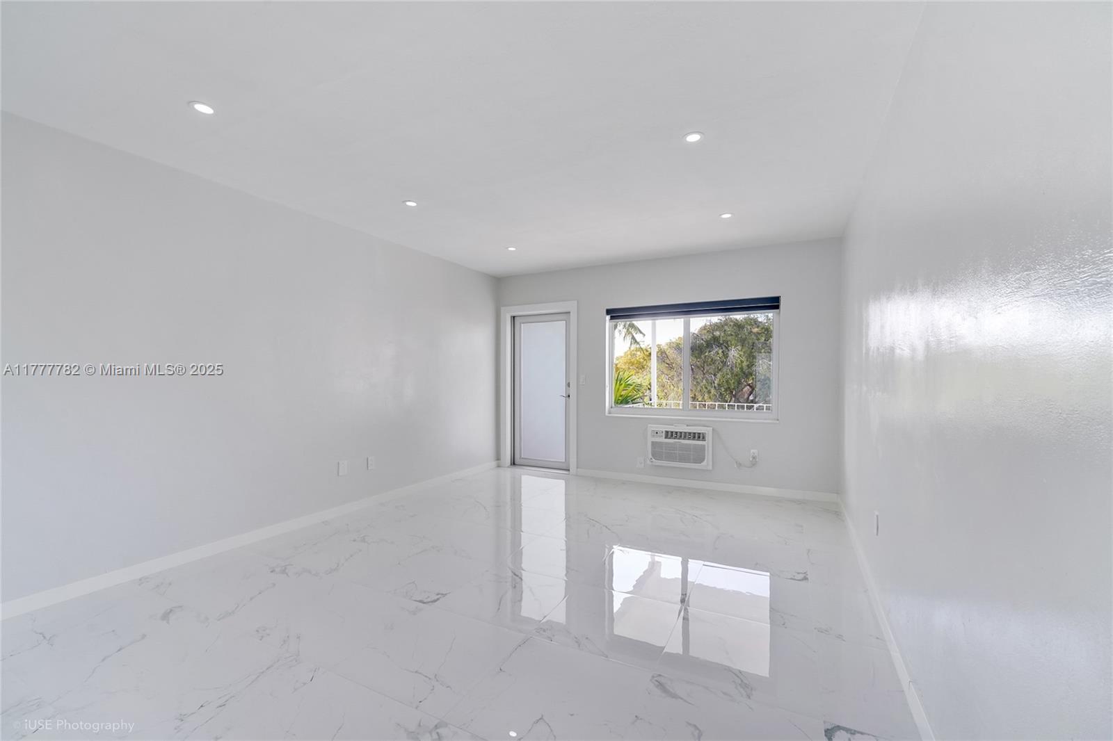 641 ESPANOLA WAY INC COND - Residential