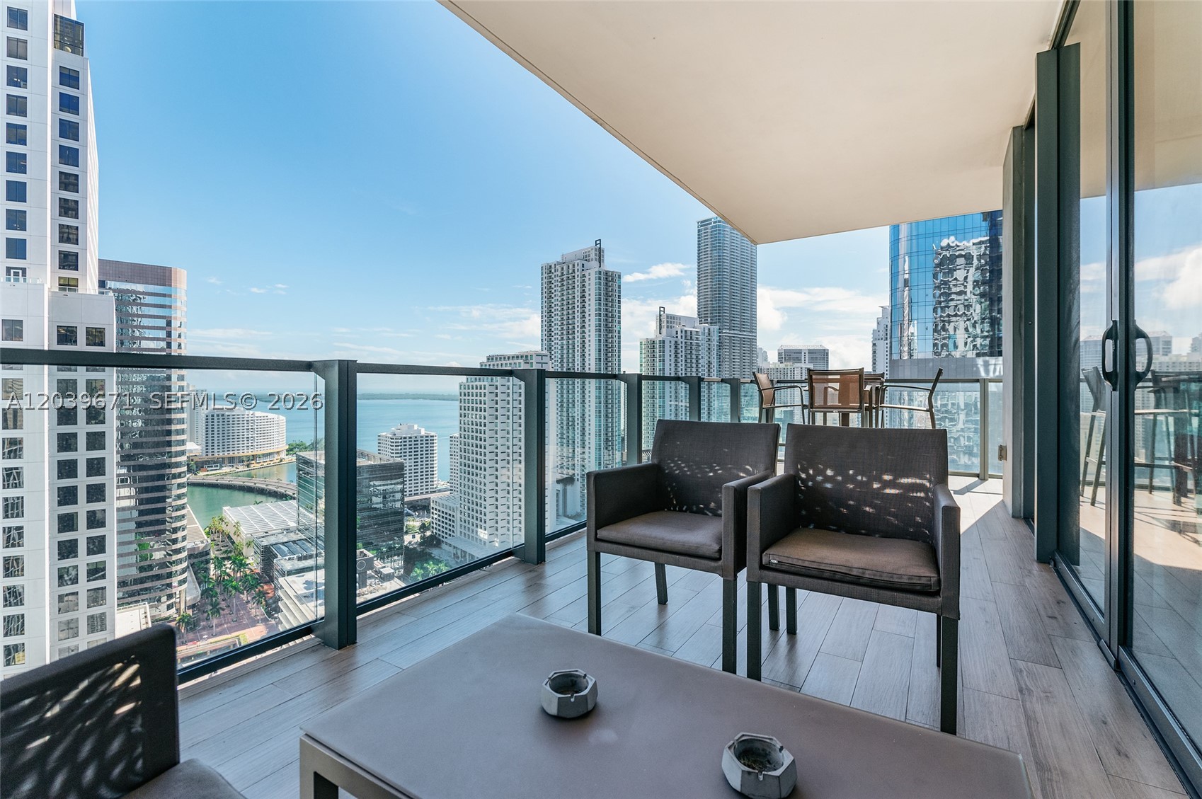 REACH CONDO - Residential