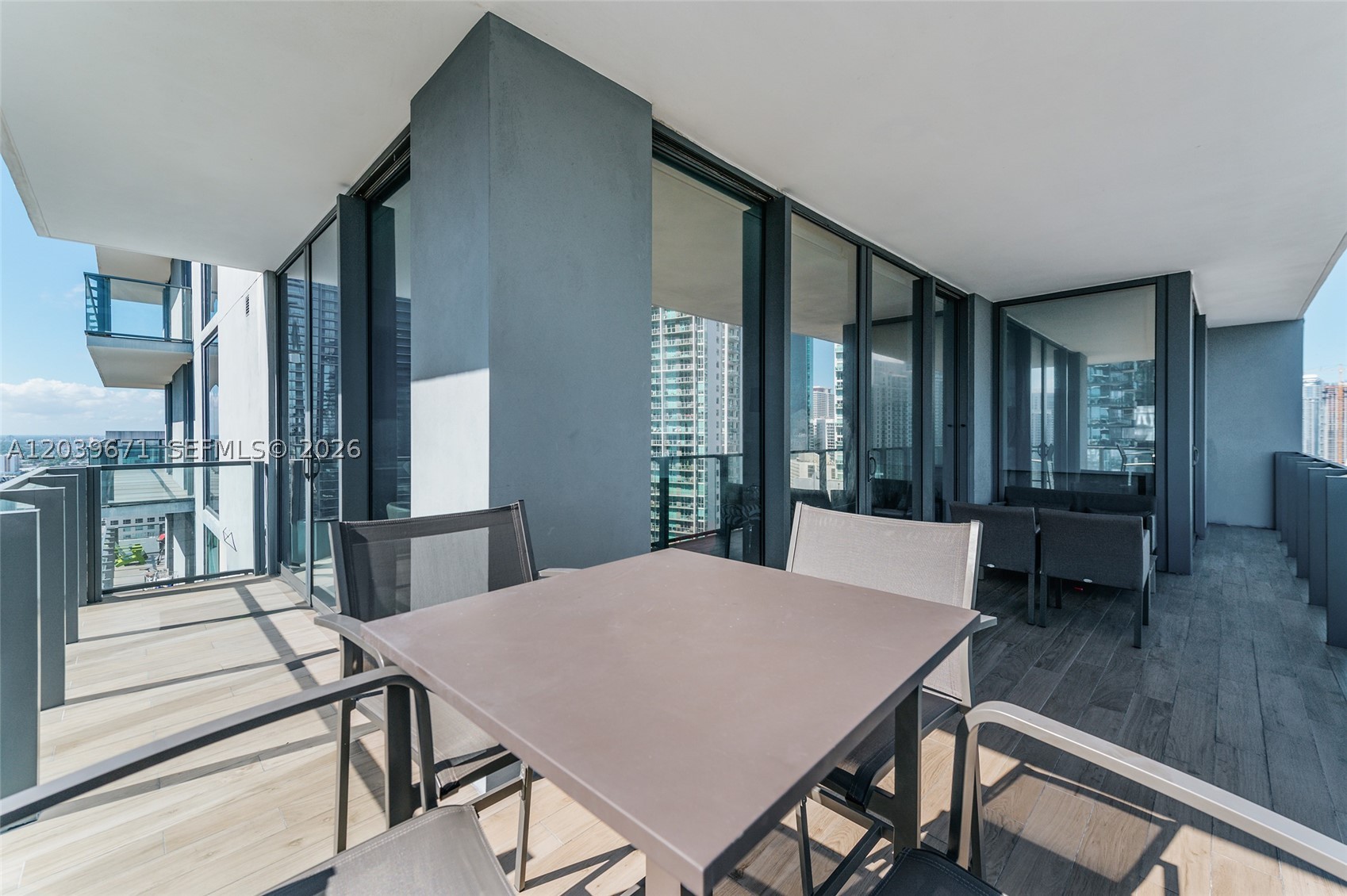REACH CONDO - Residential