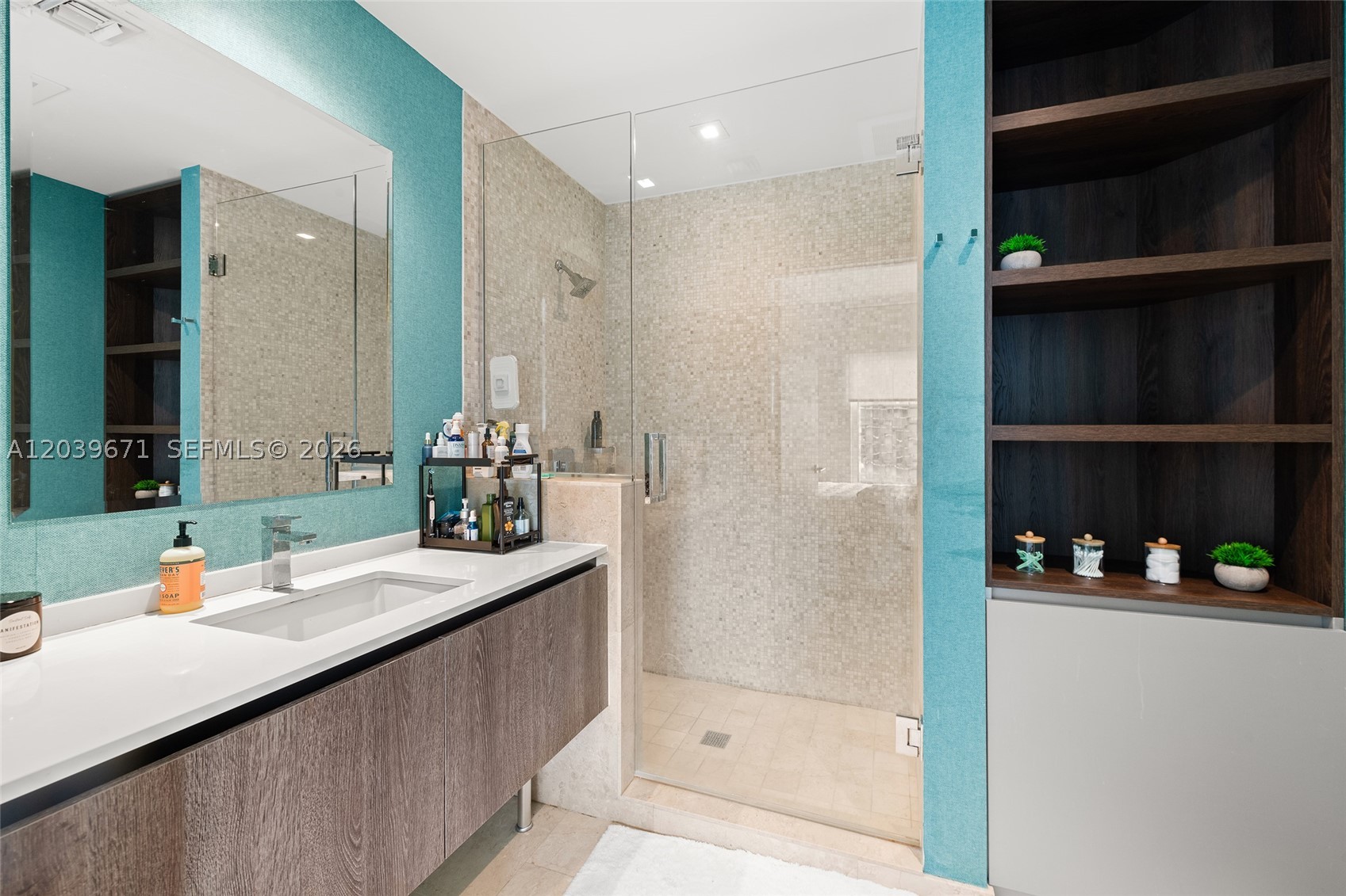 REACH CONDO - Residential