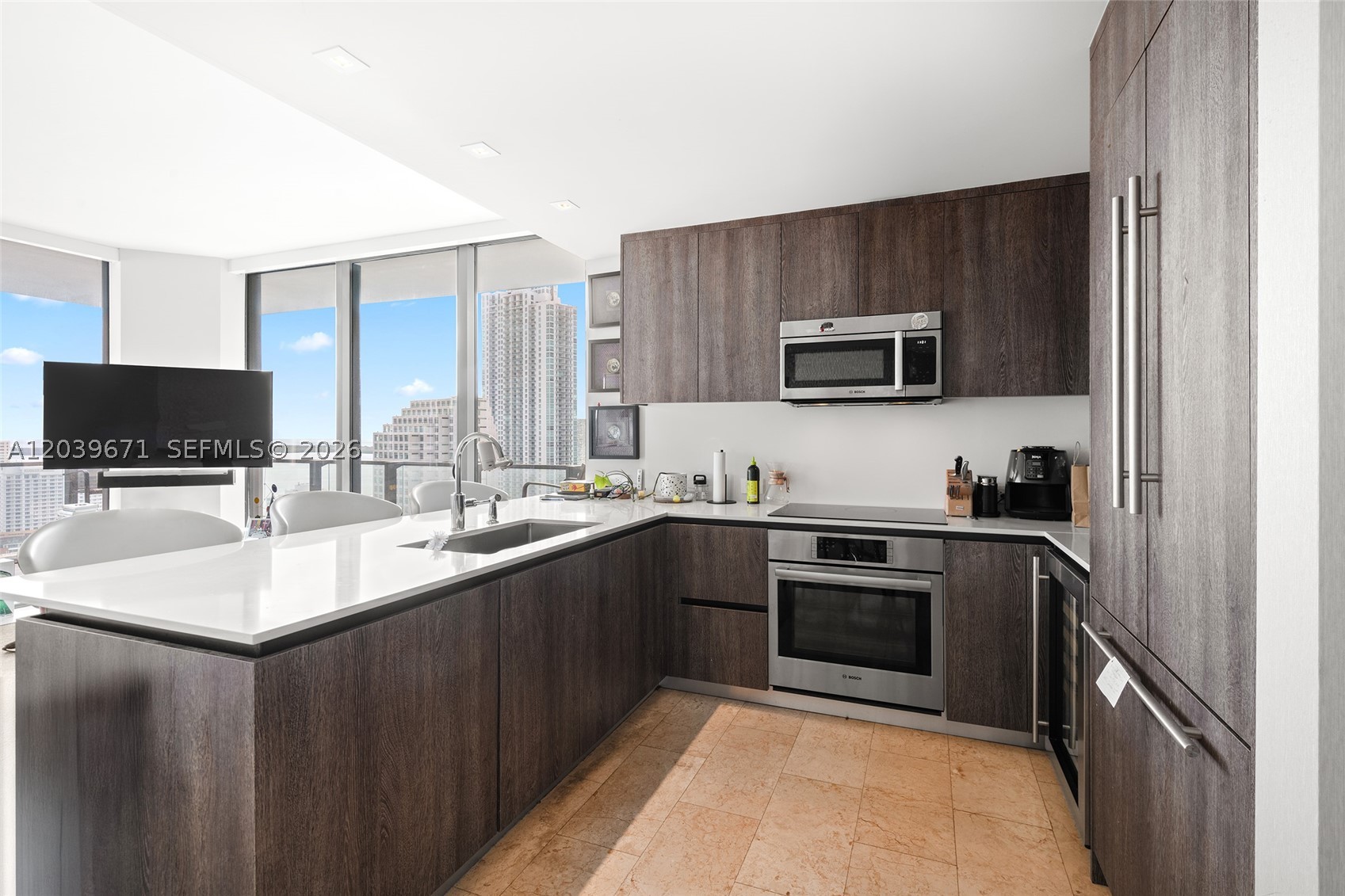 REACH CONDO - Residential
