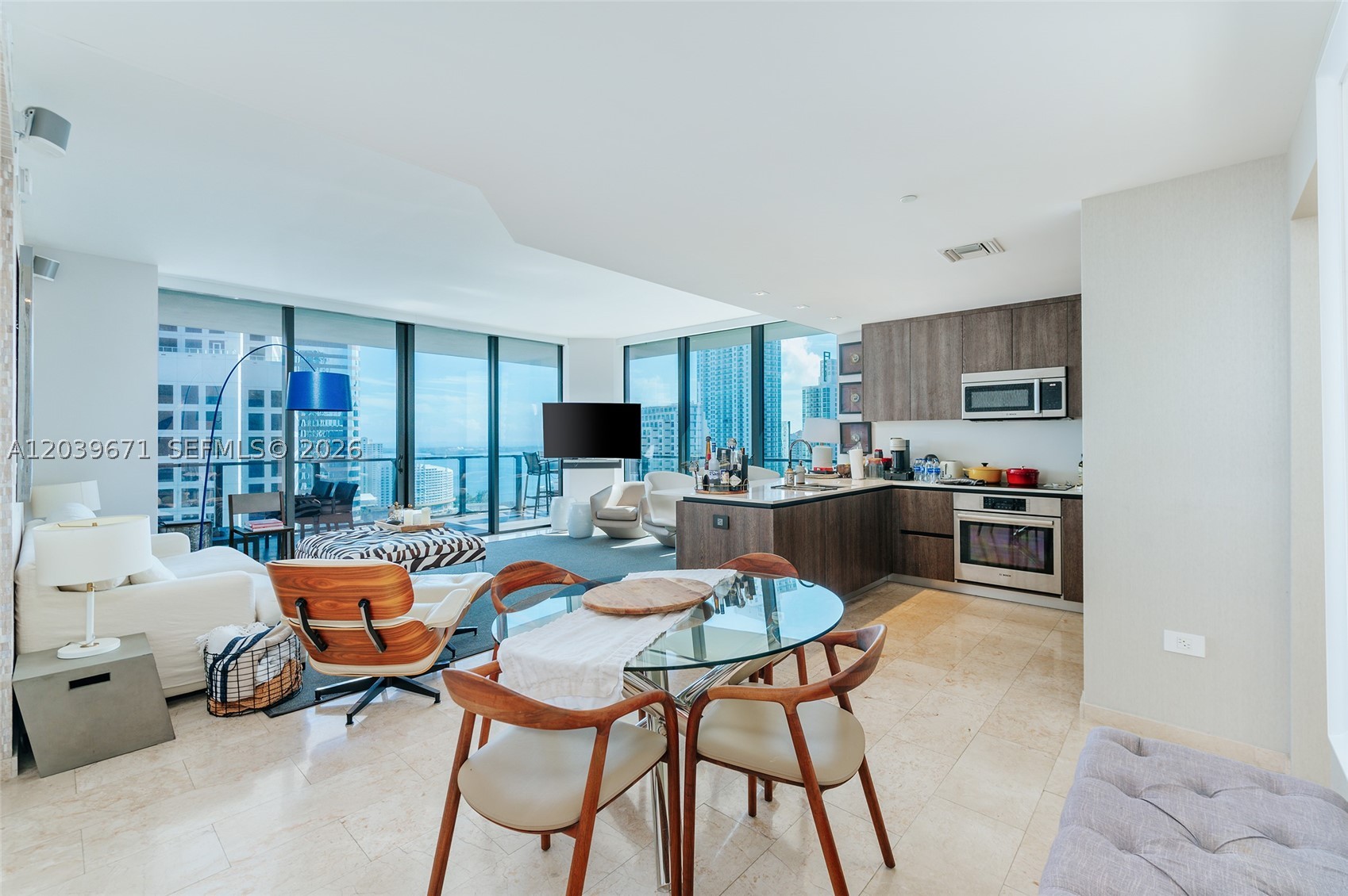 REACH CONDO - Residential