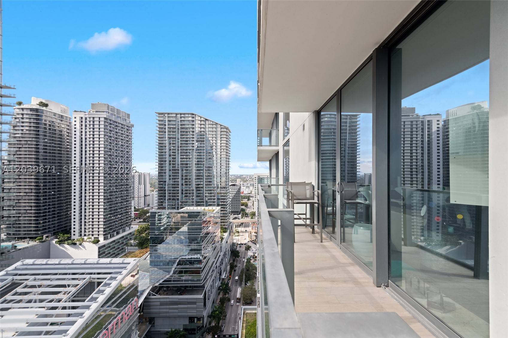 REACH CONDO - Residential