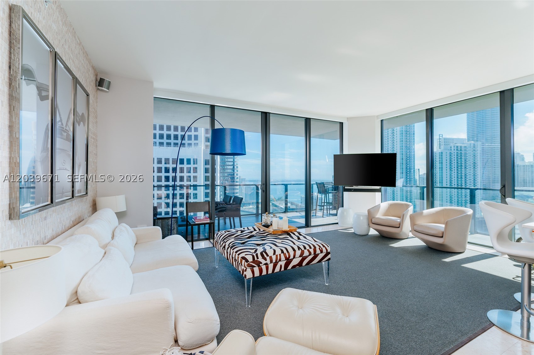 REACH CONDO - Residential