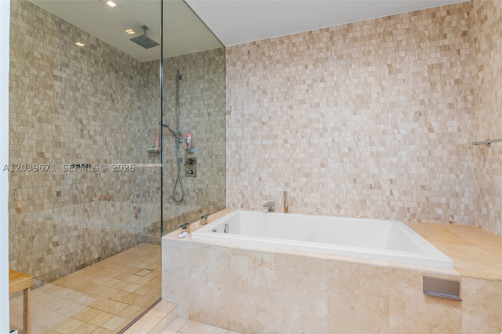REACH CONDO - Residential