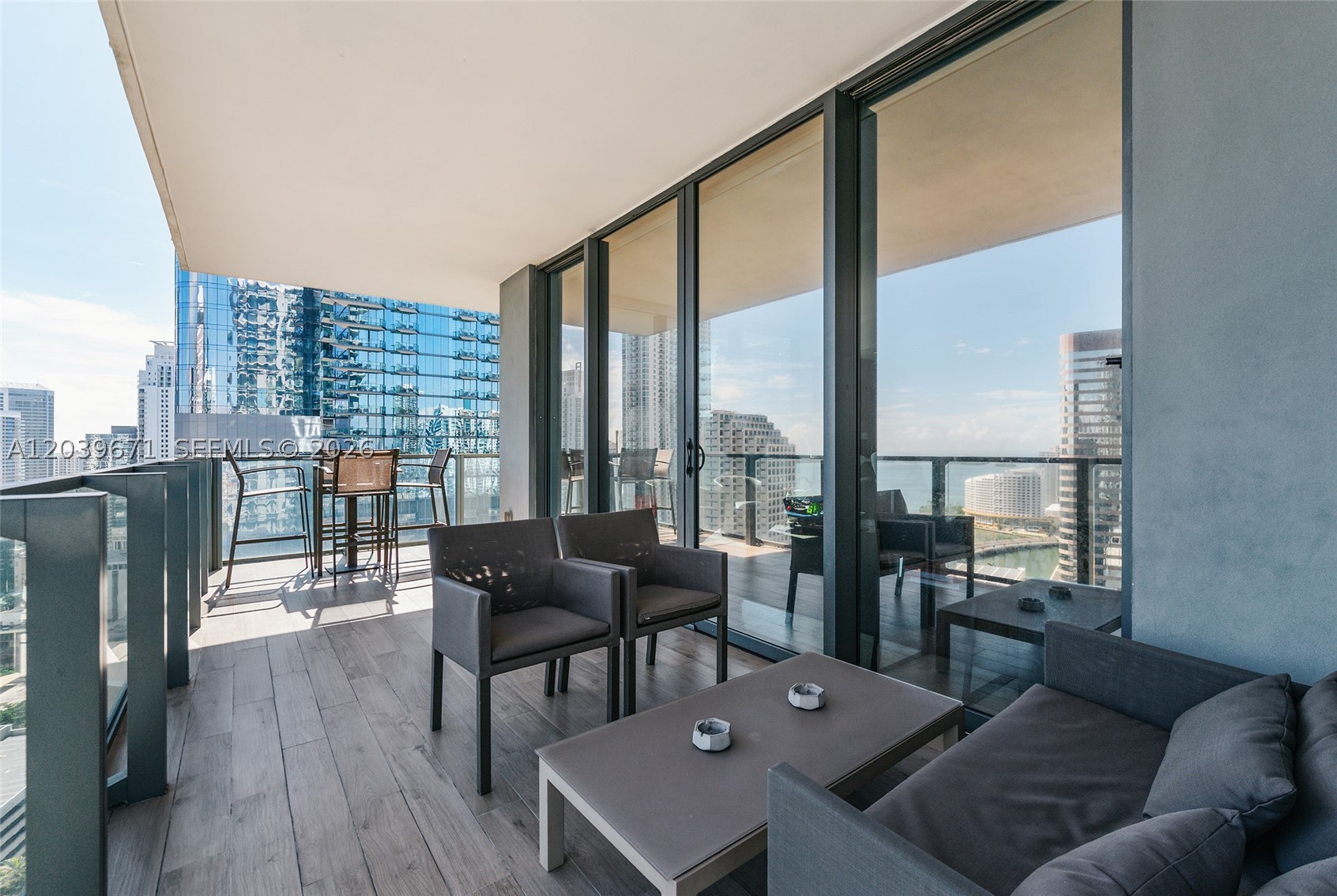 REACH CONDO - Residential