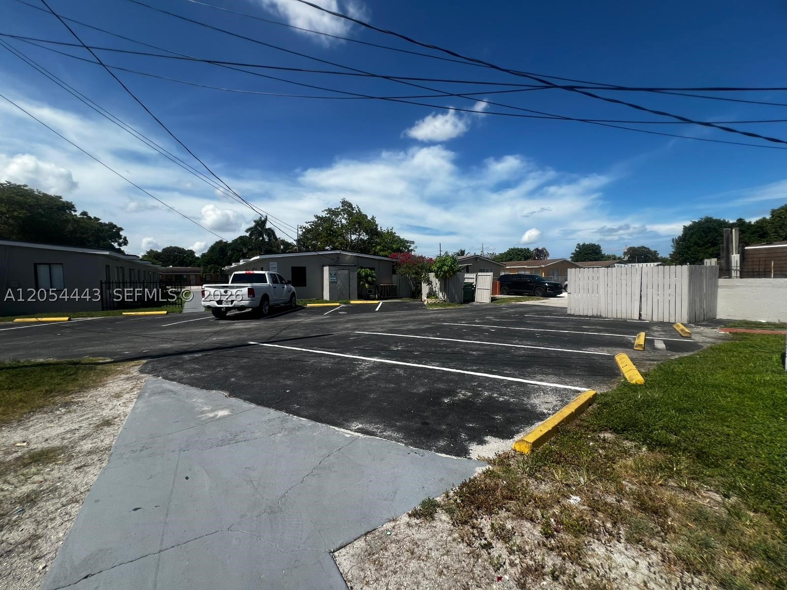 SUBURBAN PARK - Residential Lease