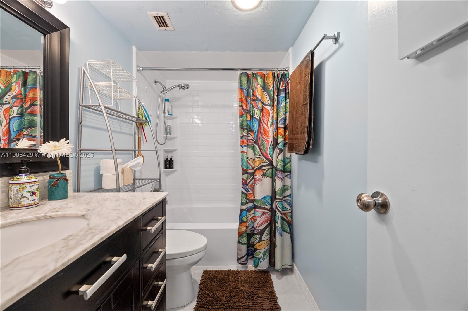 THREE HORIZONS NORTH COND - Residential